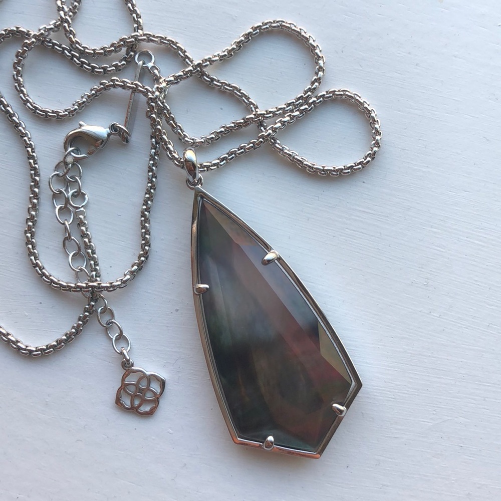 Kendra Scott necklace